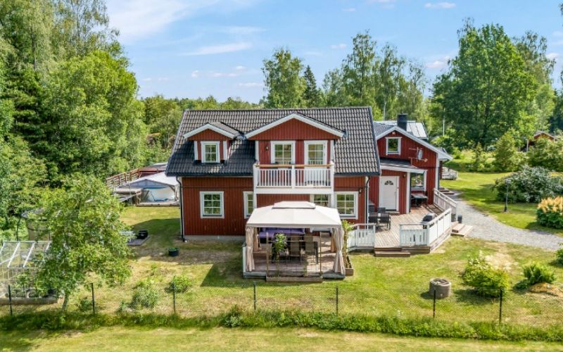 2. Renoverade 7 dubbelfonster 2 dubbeldorrar till sekelskiftsvilla